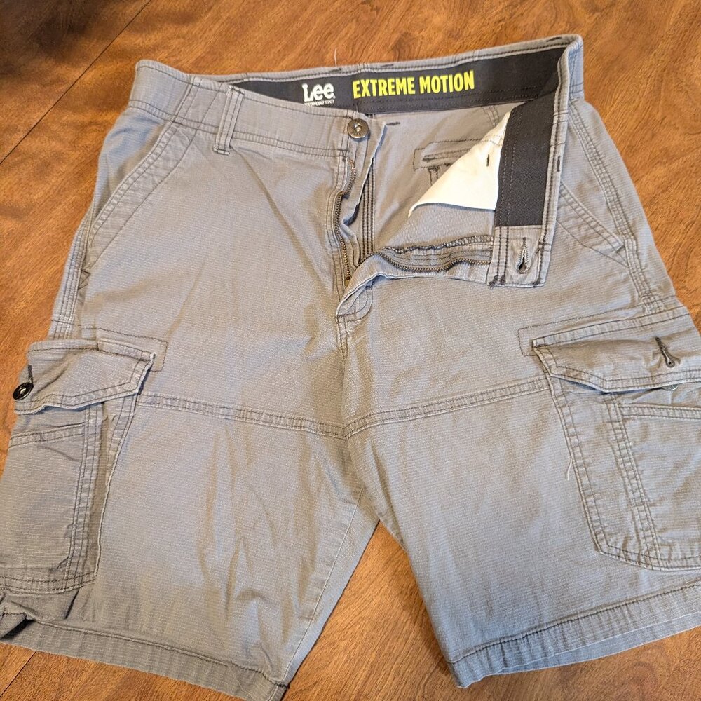 4 pair LEE EXTREME MOTION Cargo Shorts Men's 32 Elastic zip fly Gray